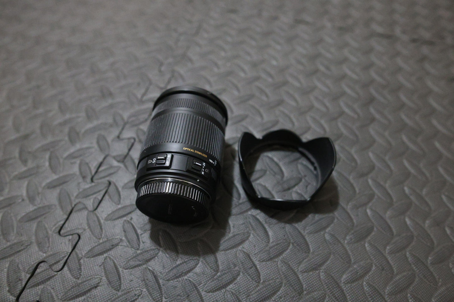 Lens | Sigma EF 18-250mm f/3.5-6.3 DC OS HSM For EF Mount Canon Cameras | (Used Item)
