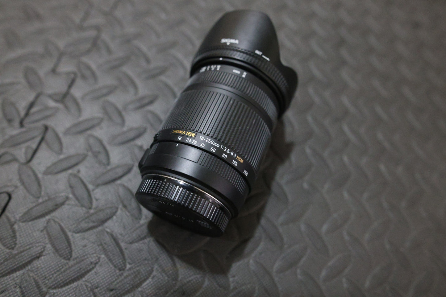 Lens | Sigma EF 18-250mm f/3.5-6.3 DC OS HSM For EF Mount Canon Cameras | (Used Item)